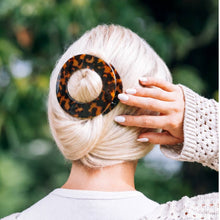 Load image into Gallery viewer, Tortoise Flat Circle Hair Clip