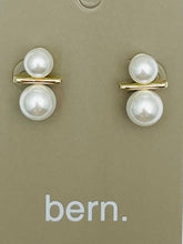 Load image into Gallery viewer, Double Pearl Studs