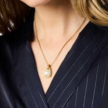 Load image into Gallery viewer, Sahara Solitaire Necklace | Iridescent Clear Crystal
