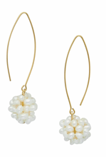 Load image into Gallery viewer, Susan Shaw Pearl Cluster Earrings