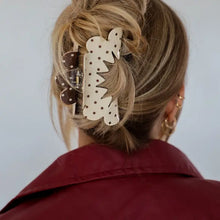 Load image into Gallery viewer, Brown & Cream Petal Arch Claw
