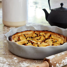 Load image into Gallery viewer, Casafina Ruffled Pie Dish