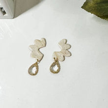 Load image into Gallery viewer, Weathered Wedding Collection