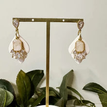 Load image into Gallery viewer, Weathered Wedding Collection