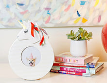 Load image into Gallery viewer, Coton Colors White Stripe Round Frame