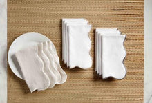 Load image into Gallery viewer, Scalloped Napkin Set
