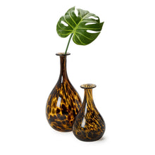 Load image into Gallery viewer, Long Neck Tortoise Print Vase
