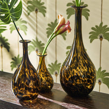 Load image into Gallery viewer, Long Neck Tortoise Print Vase
