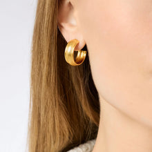 Load image into Gallery viewer, Cobblestone Hoop | Gold
