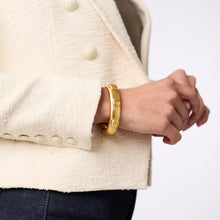 Load image into Gallery viewer, Solara Hinge Bangle - Gold
