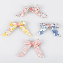Load image into Gallery viewer, Floral Pattern Bow Hair Clips

